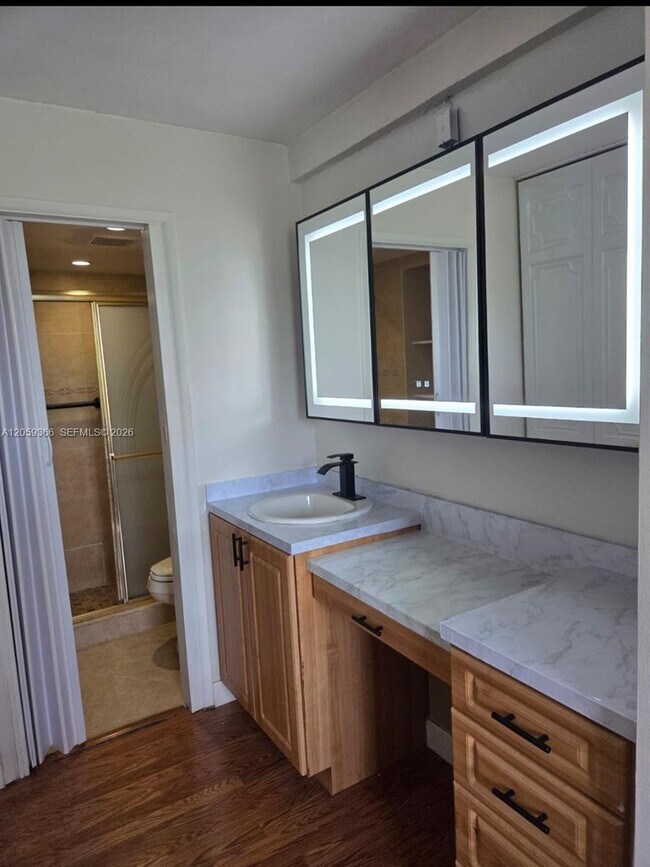 3750 Inverrary Dr Unidad 2B