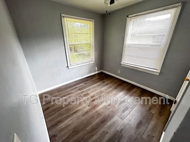 Photo - 2057 Brackland St