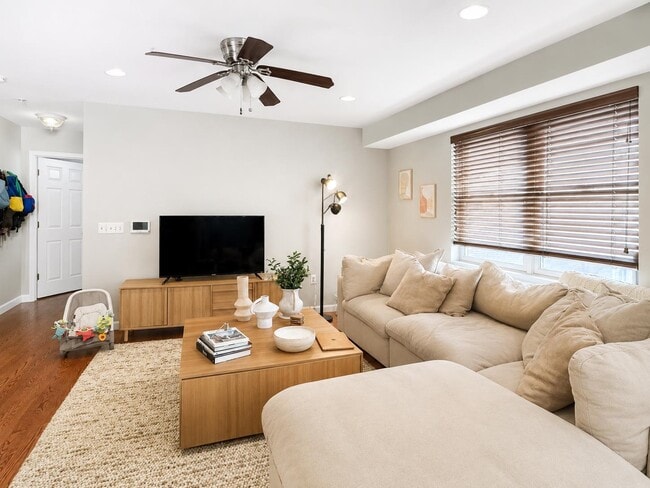 Photo - 135 38th St Unit 507