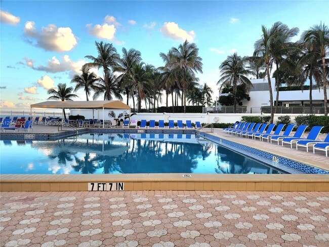Building Photo - 3505 S Ocean Dr Unit 821