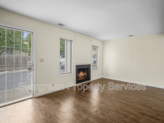 Photo - 3105 Garden Cir