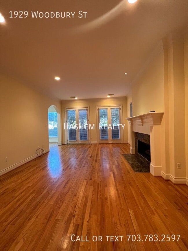 Photo - 1929 Woodbury St