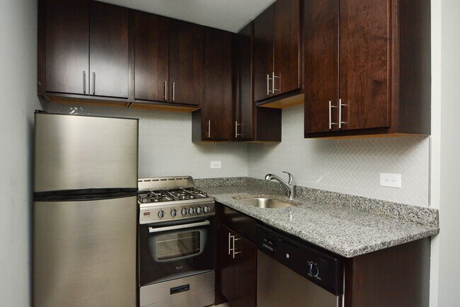447 W Surf St Unit 024