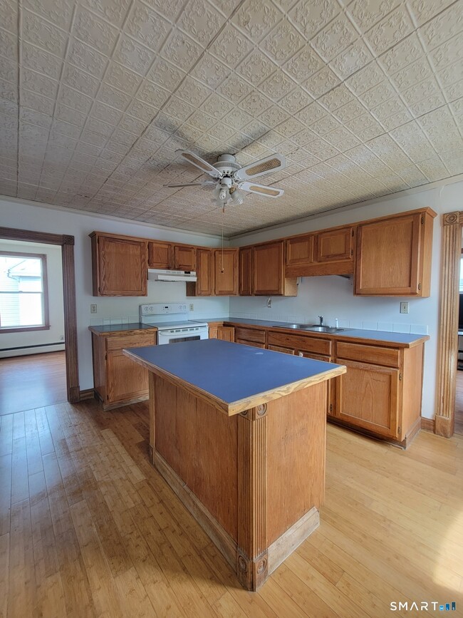 Building Photo - 3 Pearl St Unit 3