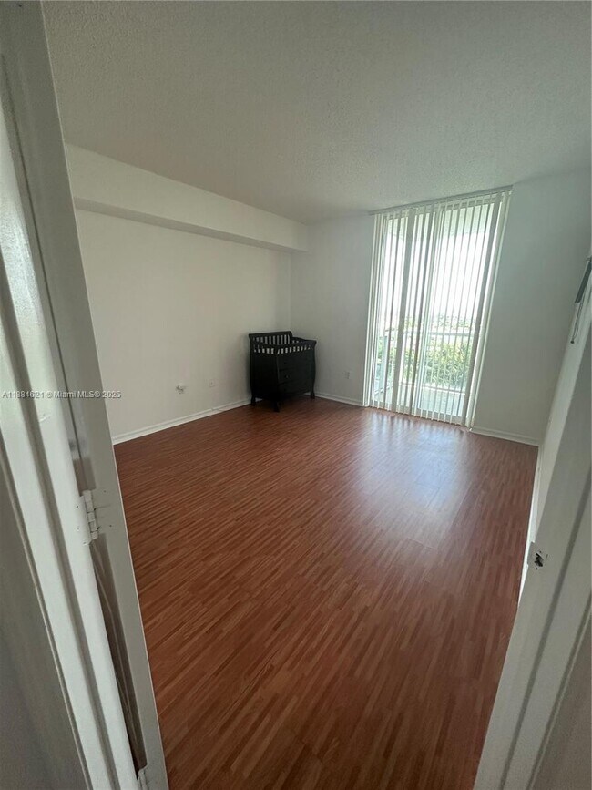 Photo - 5077 NW 7th St Unidad 1505