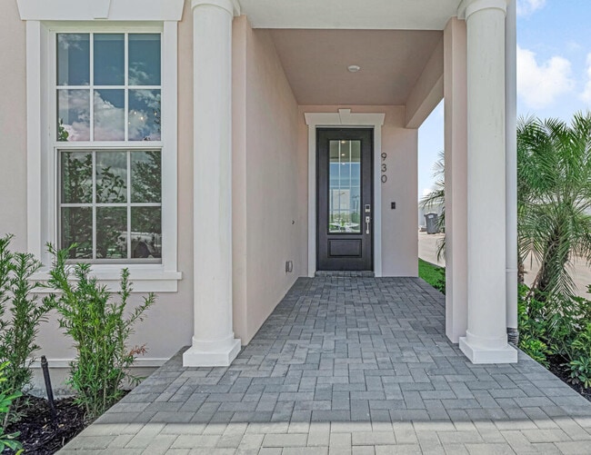 Photo - 930 SW Pr Ave