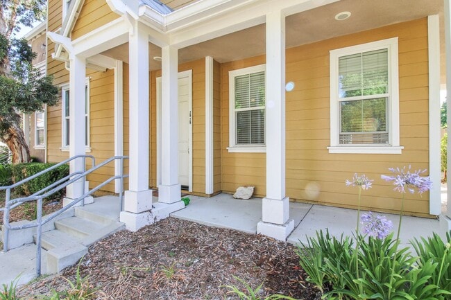 Building Photo - 4 bedroom 2.5 bathroom condo in Broad Street Village Complex