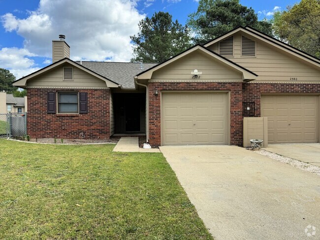 Building Photo - Charming 3 Bed, 2 Bath Home in Gated Commu...