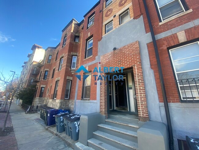 Building Photo - 210 Hemenway St Unit 1