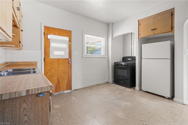 Photo - 15300 Waterloo Rd