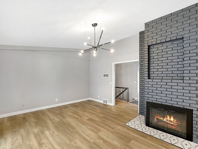 Photo - 645 Windemere Curve