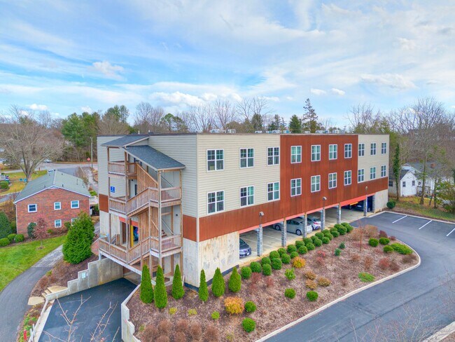 Building Photo - Hilltop Rental