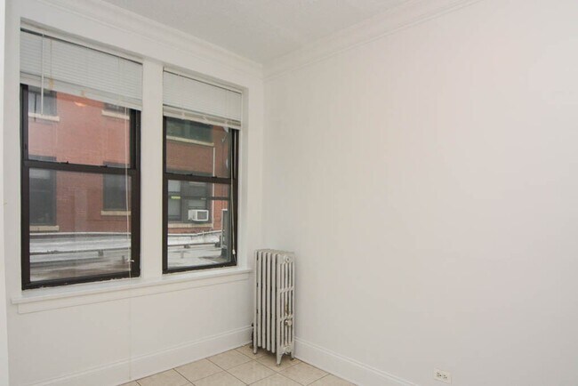 Photo - 2737 N Spaulding Ave Unidad 322