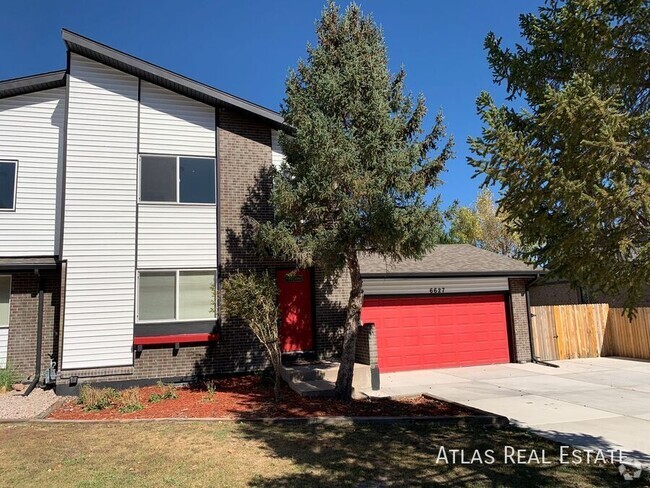 Building Photo - Spacious Duplex in Littleton with Fenced i... Rental