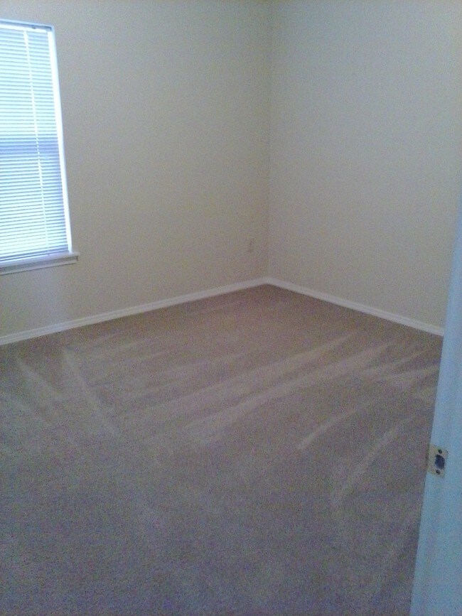 Photo - Lakeside Apartments