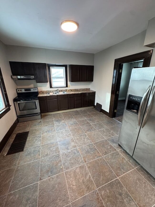 Photo - 905 Tecumseh St