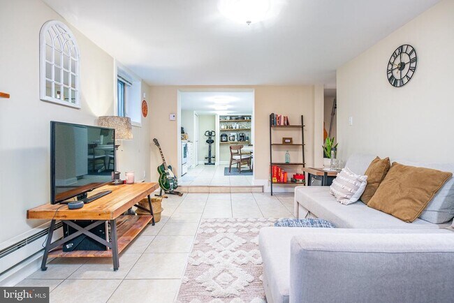 Photo - 817 Elder St NW