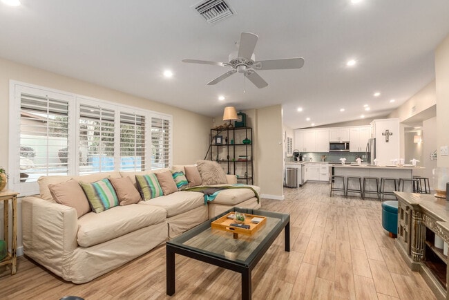 Building Photo - 13251 N Victor Hugo Ave Unit ID1247698P Rental