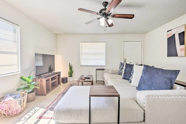 Photo - 416 40th St E