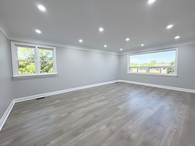 Photo - 20 W 4th St Unité upper