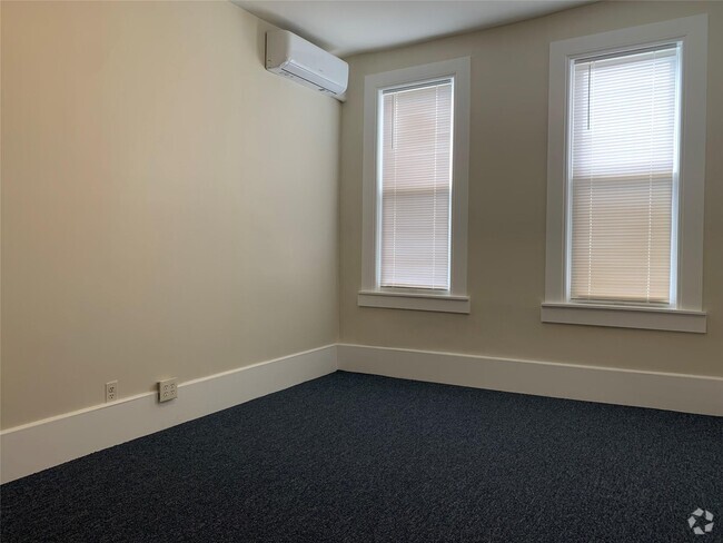 Building Photo - 180-17 Jamaica Ave Unit 2 Back Rental