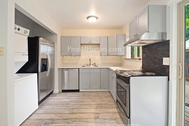 Photo - Updated Two Bedroom Duplex in SE! Unit 5829 SE 80th Court