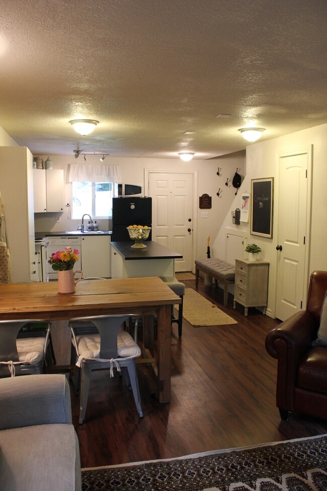 Photo - Santee court