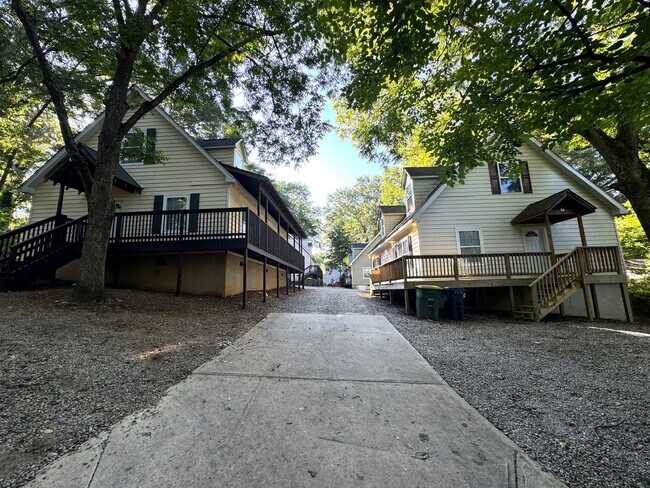 Photo - 4br House FOR RENT - less than 1 mile from campus - FALL 2026 PRELEASE