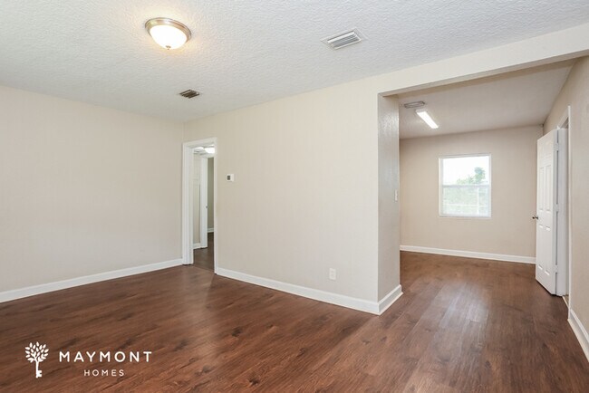 Photo - 5063 Columbus Ave