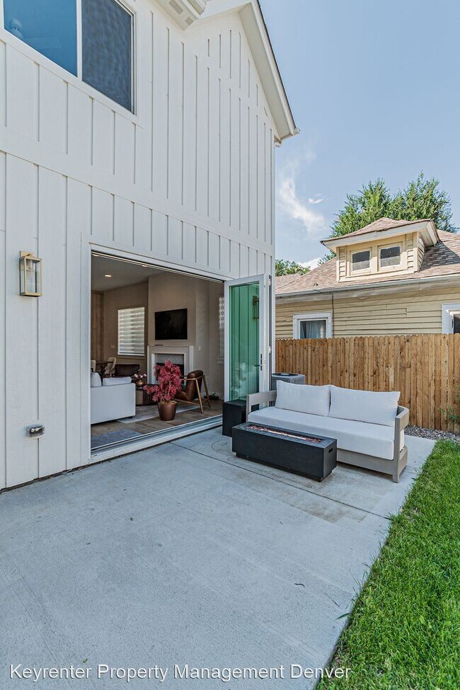 Photo - 4 br, 3.5 bath House - 2570 South Cherokee...