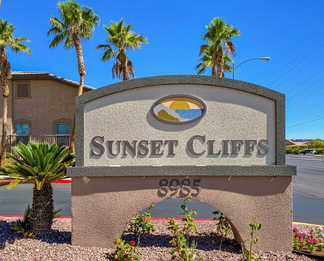 Photo - 3 Bedroom 1 3/4 bath condo ready for move in located in wonderful Mountains Edge . Unit 2024