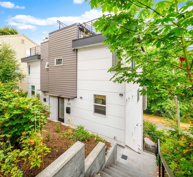 2301 23rd Ave W