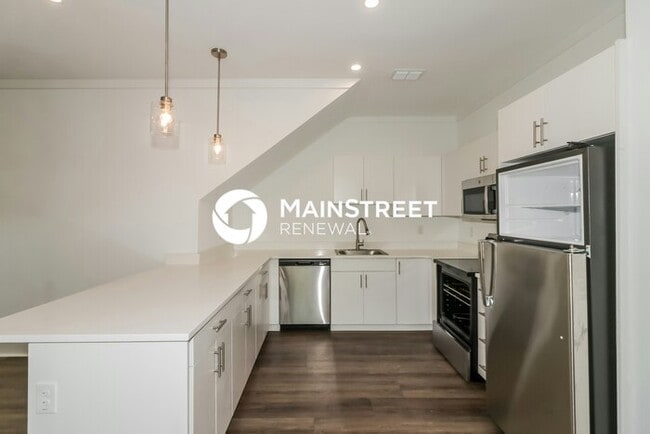 Photo - 3 Bedroom Pet-Friendly Home in Houston, TX with Main Street Renewal