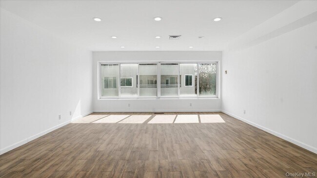 Photo - 100 Cutter Mill Rd Unit 4M