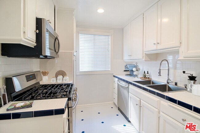 Photo - 930 S Bedford St Unidad 4