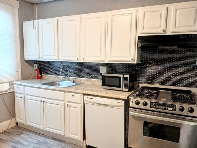 Photo - 3130 Stafford St