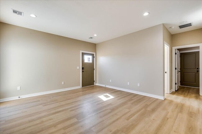 Photo - 448 S Longbranch Dr