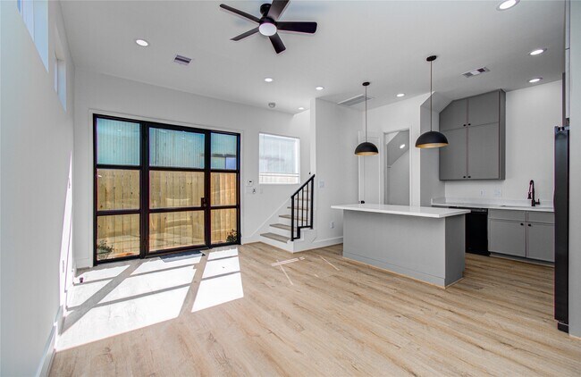 Photo - 1506 McKee St Unidad D