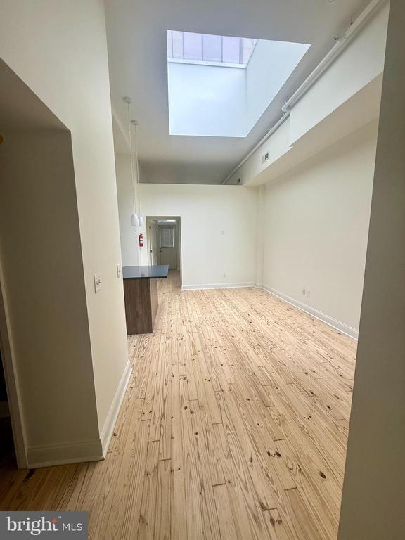 Building Photo - 1733 Chestnut St Unit 304