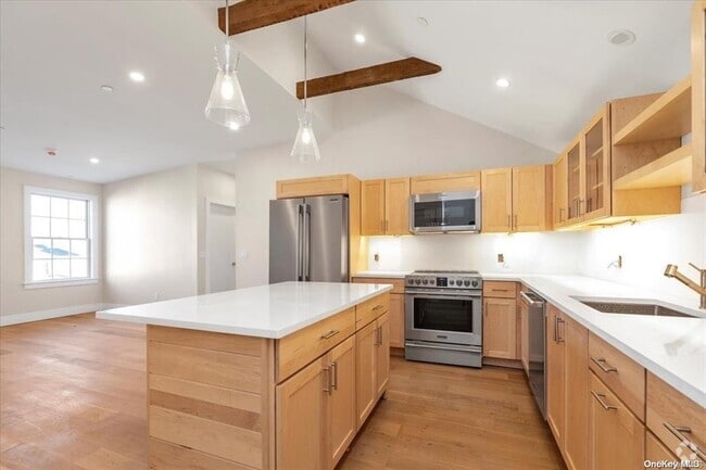 Building Photo - 108 South St Unit E Rental