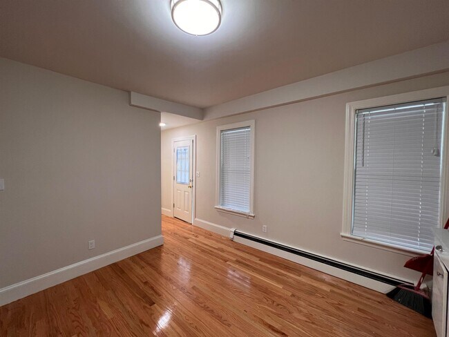 Photo - 225 Albion St