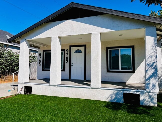 Building Photo - Pace Properties Unit 9702 Pace Ave