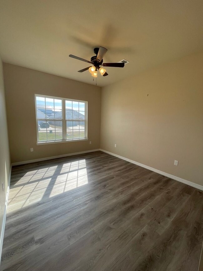 Photo - Spacious 4/2 Located for Convenience
