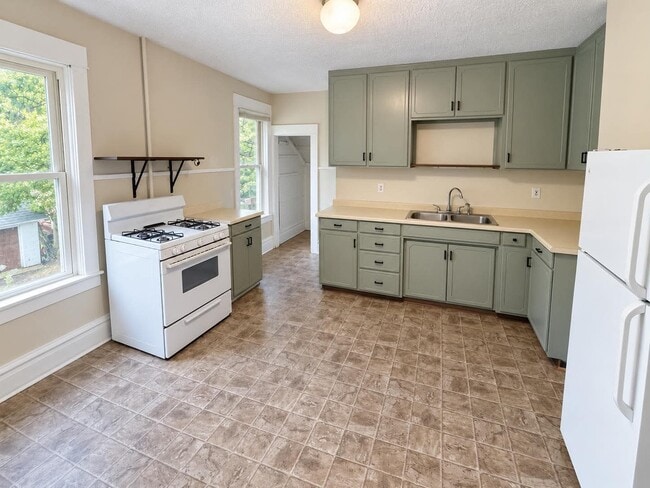215 3rd Ave NE Unit 215 3rd Ave NE Upper unit