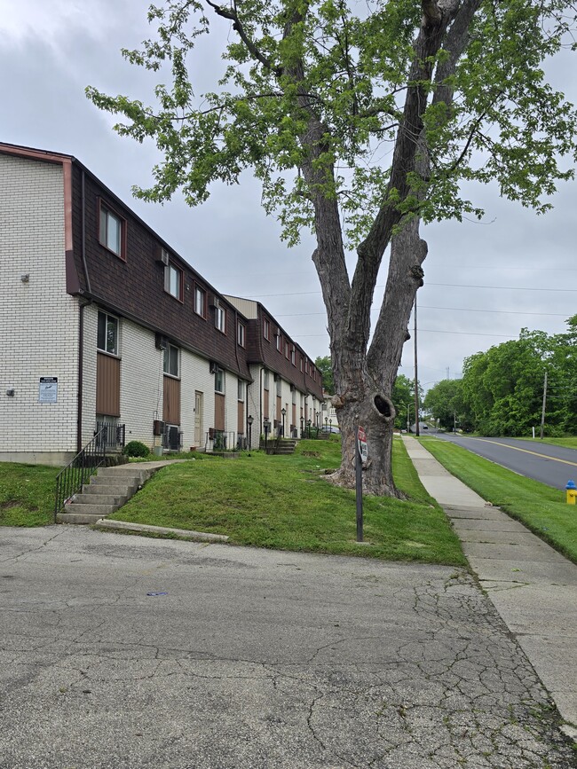 4644 Burkhardt Ave