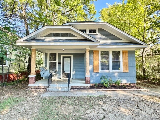 Photo - 666 Landis St