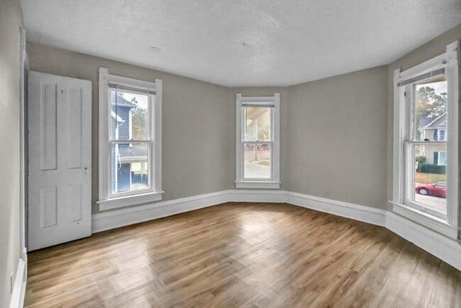 Photo - 1120 1/2 Washington St