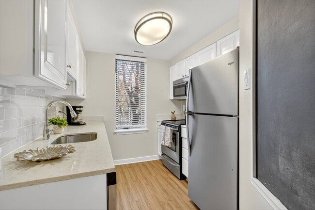 Building Photo - The Saratoga Apartments