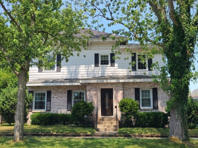 3-bedroom, 2-bathroom home located in beau... - 3-bedroom, 2-bathroom home located in beau...