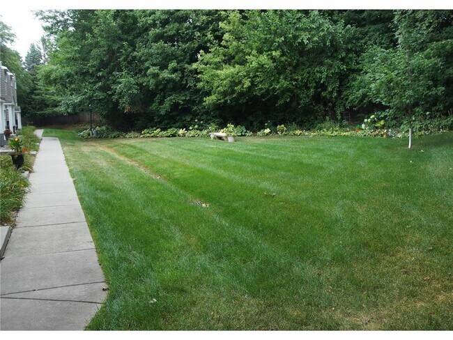 Photo - 330 Pondridge Cir